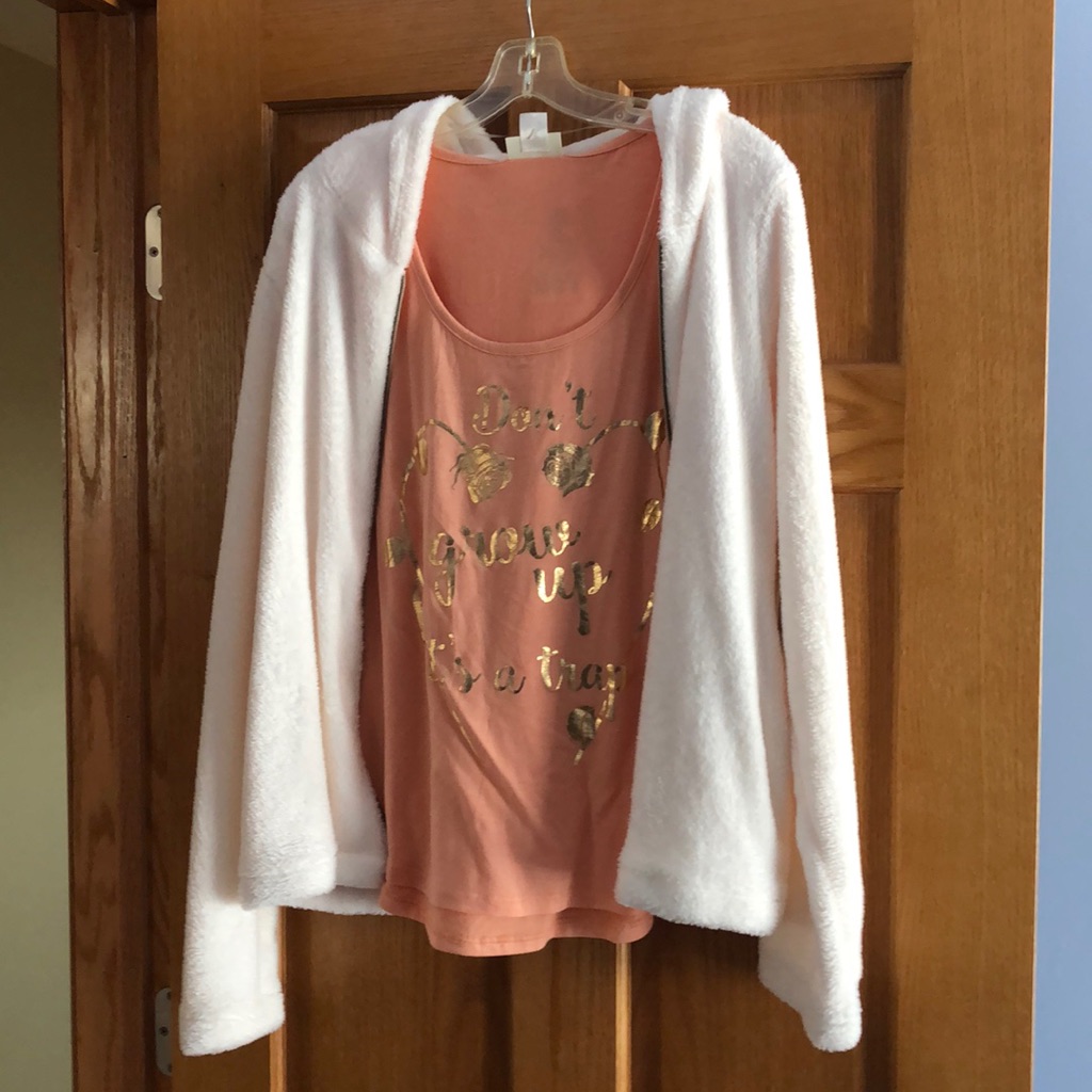 Brand New Ladies 2 Piece Brand New Ladies 2 Piece